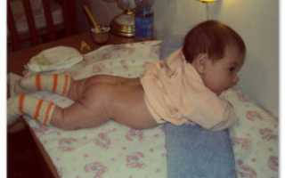 Крчхтит, тужится и выгибается