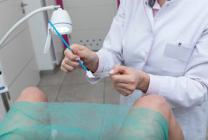 Кровь после взятия мазков