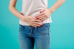 Боли в животе при ходьбе помогите